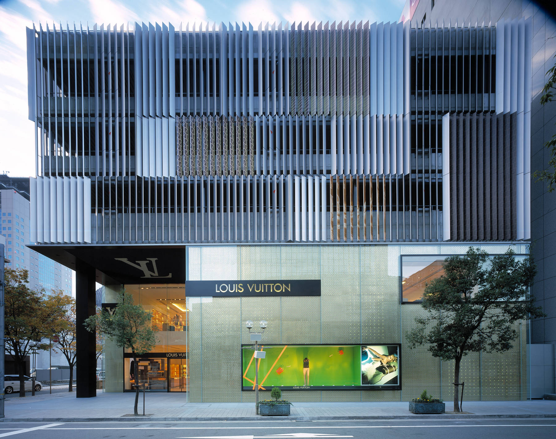 Louis Vuitton  Facade architecture, Retail facade, Commercial architecture