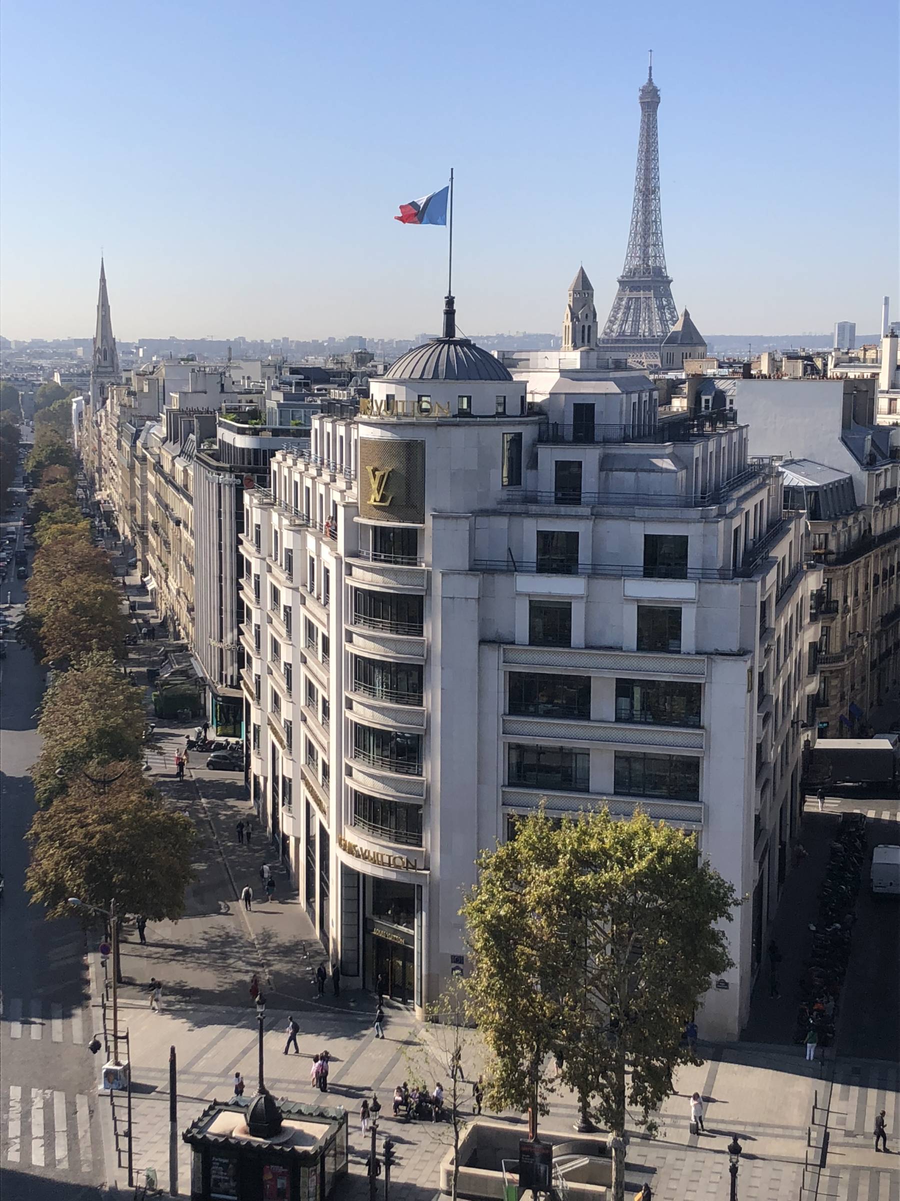 Global Store Louis Vuitton Champs Elysées — Barthélémy Griño