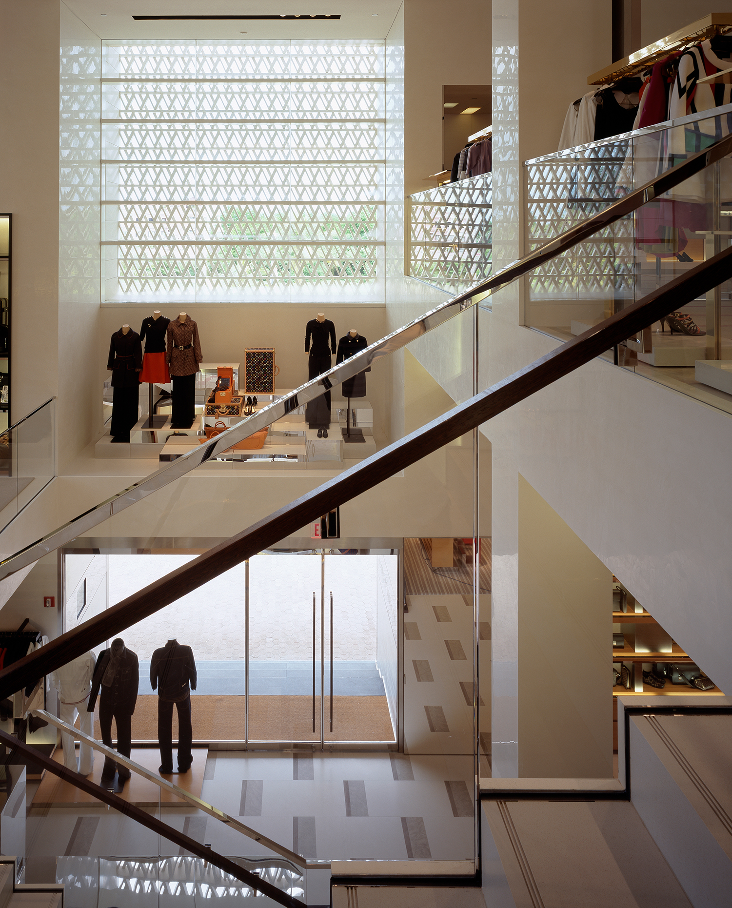 Global Store Louis Vuitton — Barthélémy Griño